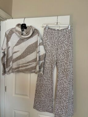 Co ored top fits like a medium and bottoms are large and fit medium to large